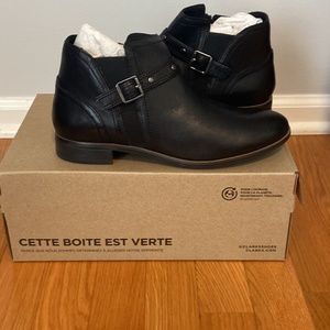 Womens 8.5 Clark leather bootie